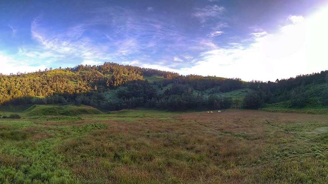 10 Rekomendasi Gunung Berpanorama Indah Bak Surga Tersembunyi di Daerah Dieng Yang Wajib Kalian Kunjungi 7
