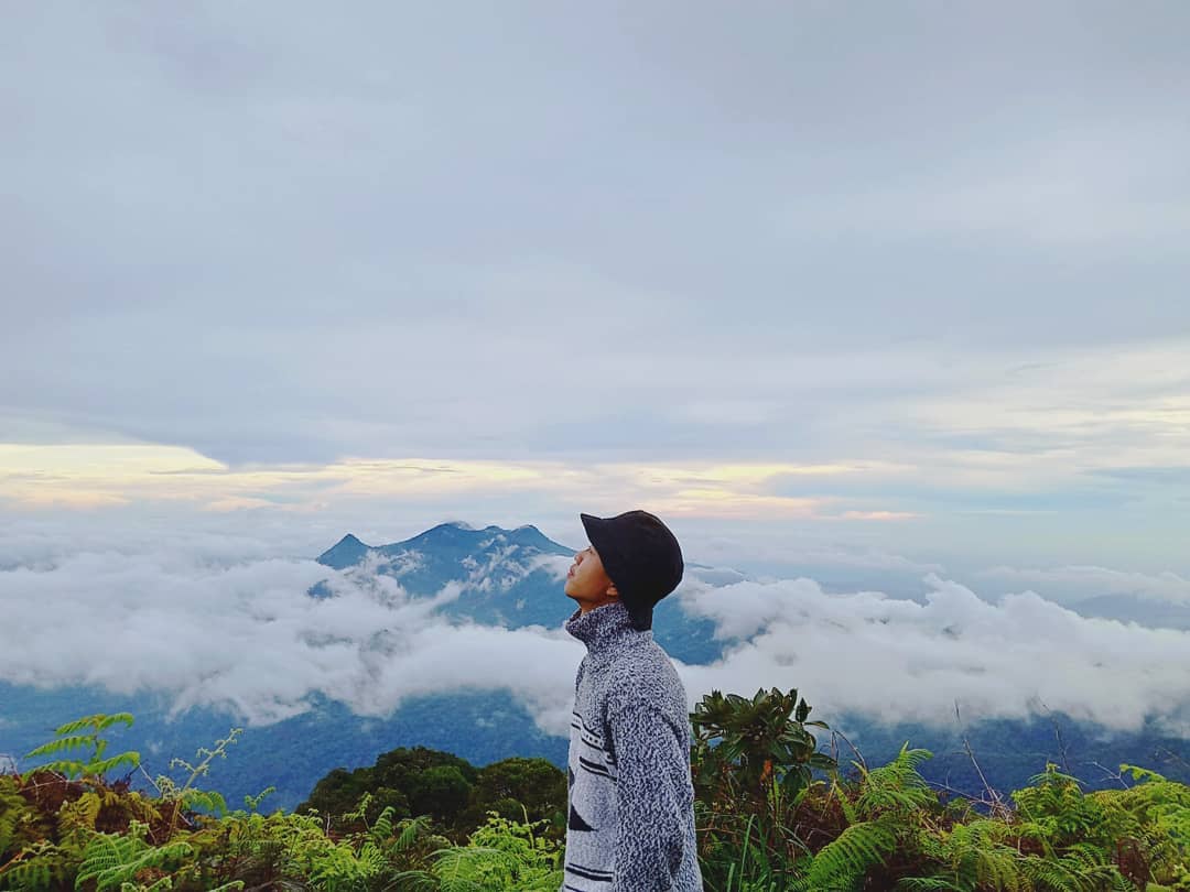 10 Daftar Pilihan Gunung di Daerah Kalimantan Yang Siap Memanjakan Mata Dengan Keindahannya 7 10 Daftar Pilihan Gunung di Daerah Kalimantan Yang Siap Memanjakan Mata Dengan Keindahannya 7