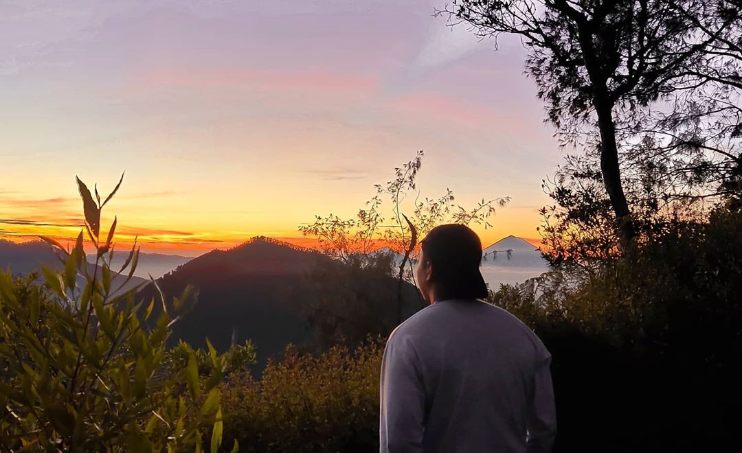 Hobi Mendaki? Ini Dia 10 Daftar Pilihan Gunung di Daerah Bali Yang Siap Memanjakanmu 8 Hobi Mendaki? Ini Dia 10 Daftar Pilihan Gunung di Daerah Bali Yang Siap Memanjakanmu 8