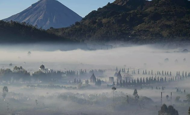 10 Rekomendasi Gunung Berpanorama Indah Bak Surga Tersembunyi di Daerah Dieng Yang Wajib Kalian Kunjungi 10 10 Rekomendasi Gunung Berpanorama Indah Bak Surga Tersembunyi di Daerah Dieng Yang Wajib Kalian Kunjungi 7