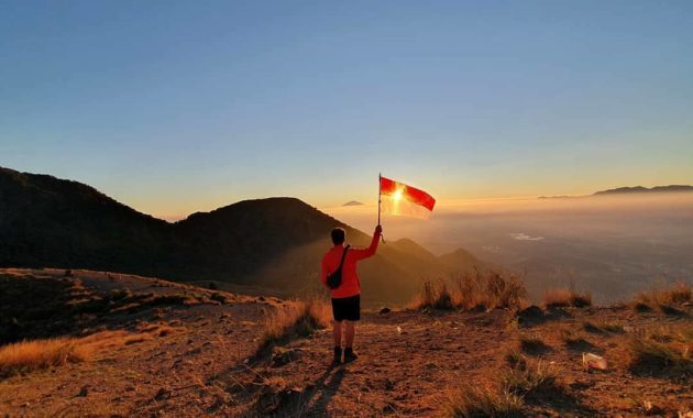 10 Daftar Pilihan Gunung di Daerah Garut Yang Siap Memanjakan Matamu dan Membuat Kalian Lupa Waktu 3