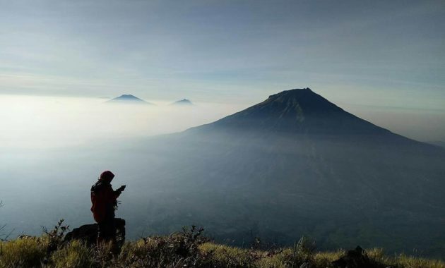 10 Daftar Nama Gunung Terindah Di Jawa Tengah Untuk Pemula Berapi Aktif Jejakpiknik Com