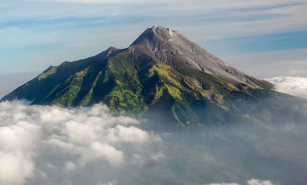 10 Gunung Terangker Di Indonesia Urutan Paling Angker Beserta Mitosnya Jejakpiknik Com