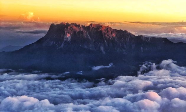 Kamu Pendaki Sejati? Coba Taklukkin 10 Rekomendasi Gunung Tertinggi di Negara Malaysia Ini 5
