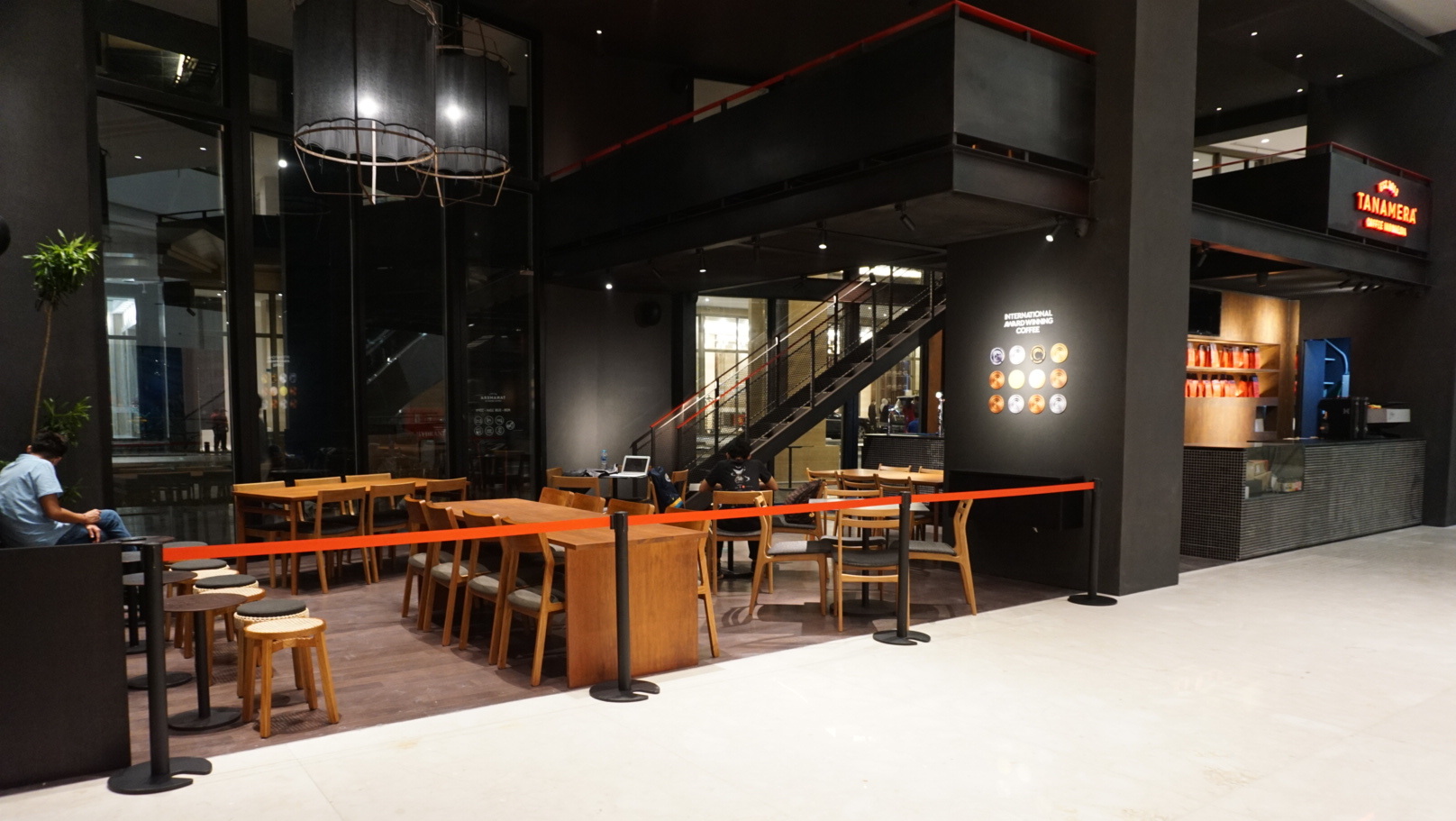 10 Potret Tentrem Mall di Semarang, Ada "Ikan Hiu"nya 6