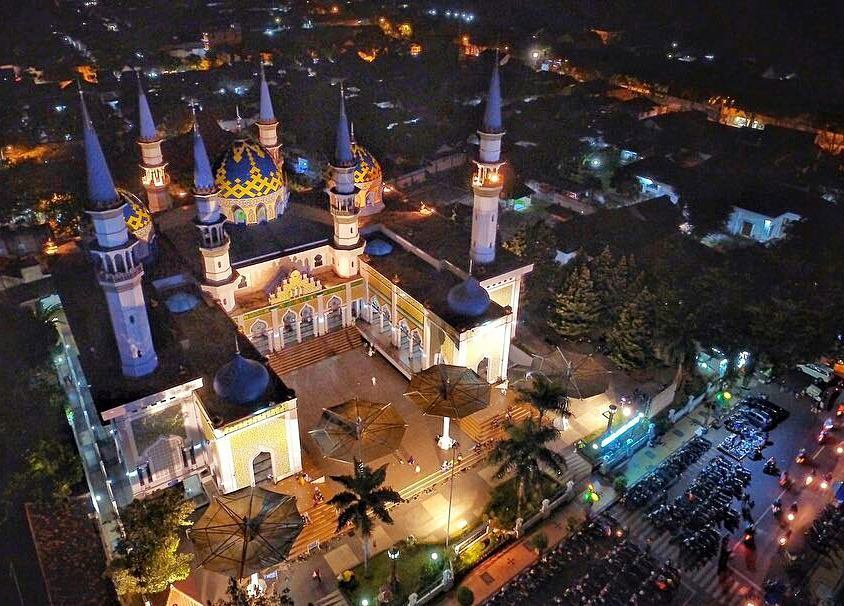 10 Daftar Pilihan Masjid Terindah di Negara Indonesia Yang Bikin Nyaman Saat Beribadah 6