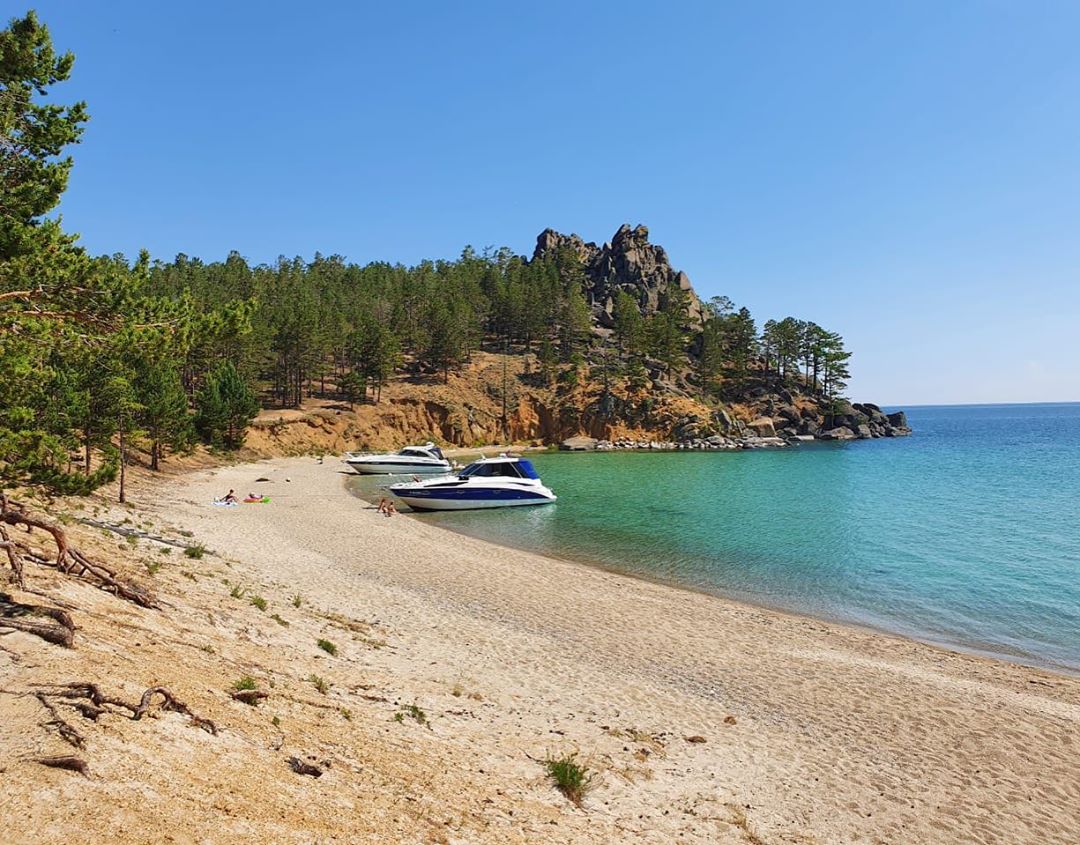 10 Daftar Pilihan Danau Bak Surga Tersembunyi di Dunia, Indonesia Juga Punya Lho! 6