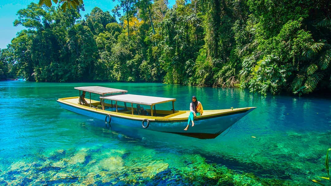 10 Daftar Pilihan Danau Bak Surga Tersembunyi di Dunia, Indonesia Juga Punya Lho! 9