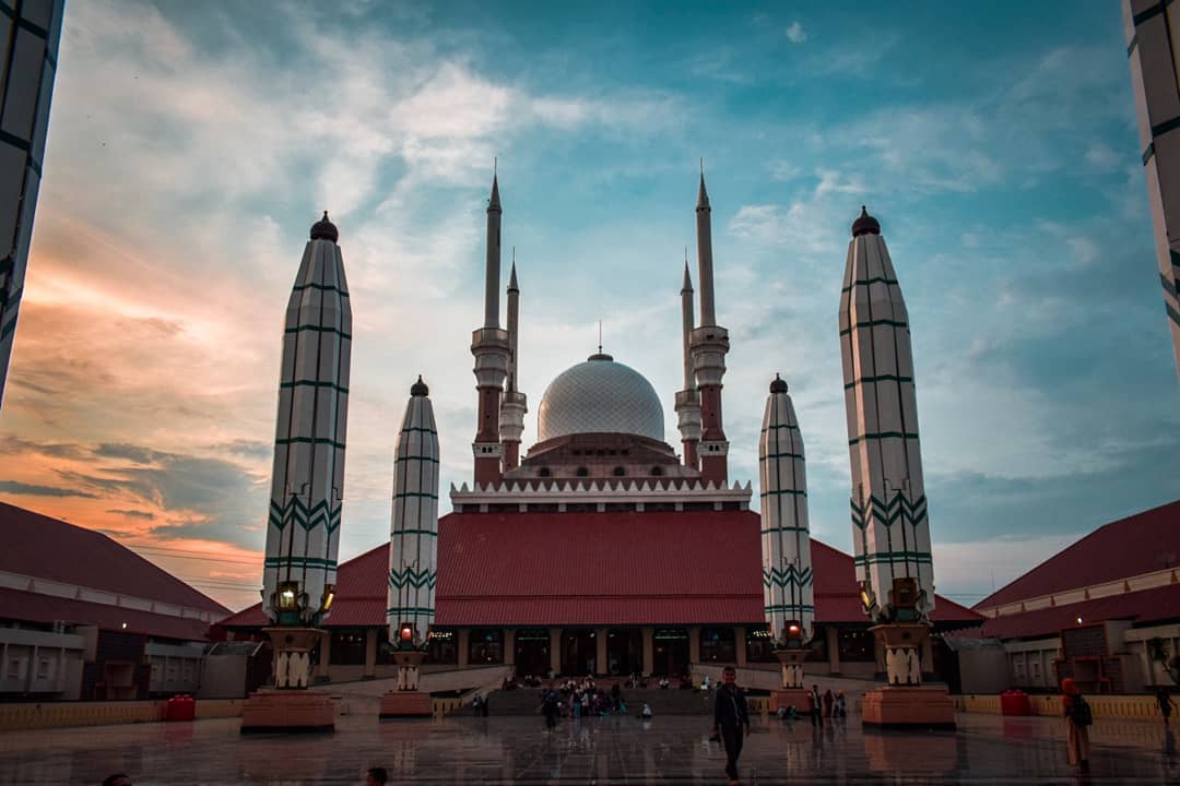 10 Daftar Pilihan Masjid Terindah di Negara Indonesia Yang Bikin Nyaman Saat Beribadah 9