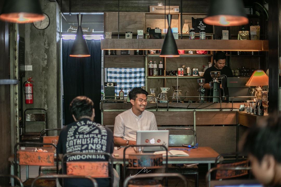 10 Tempat Foto Instagramable di Daerah Surabaya Yang Menarik Untuk Dieksplor Saat Malam Hari 10