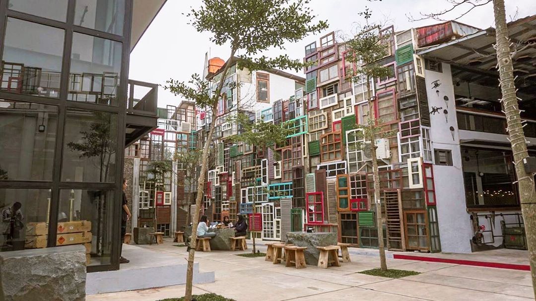 10 Rekomendasi Tempat Makan Yang Instagramable di Daerah Bandung Ini Cocok Banget Buat Nongkrong! 5 10 Rekomendasi Tempat Makan Yang Instagramable di Daerah Bandung Ini Cocok Banget Buat Nongkrong! 5