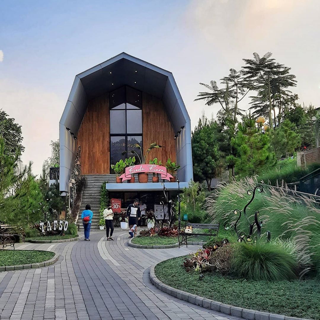 10 Rekomendasi Tempat Makan Yang Instagramable di Daerah Bandung Ini Cocok Banget Buat Nongkrong! 7 10 Rekomendasi Tempat Makan Yang Instagramable di Daerah Bandung Ini Cocok Banget Buat Nongkrong! 7