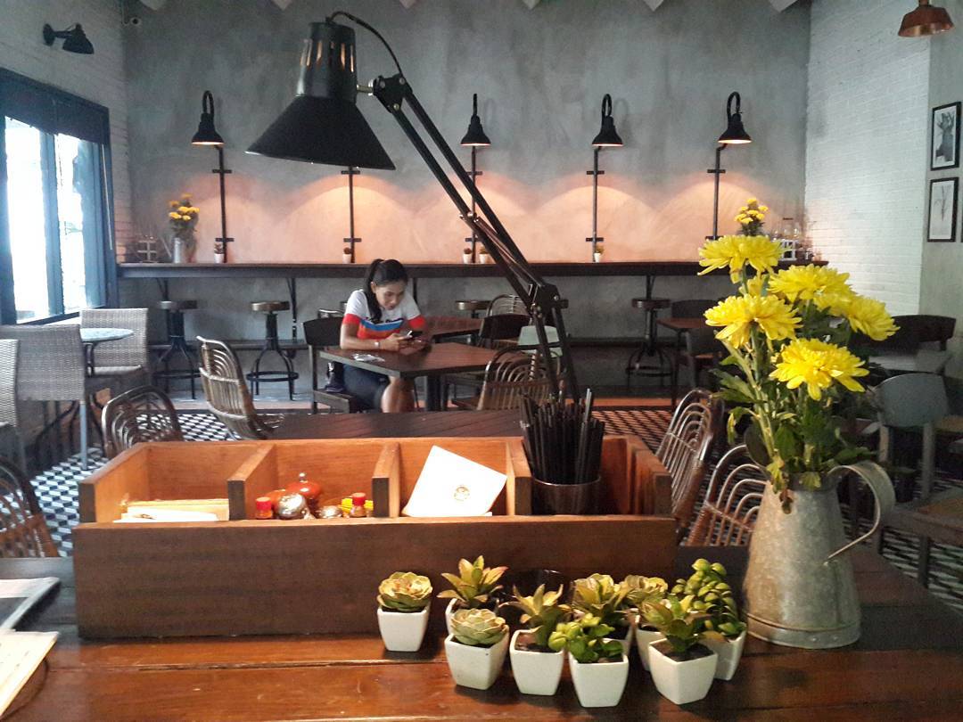 10 Tempat Foto Instagramable di Daerah Surabaya Yang Menarik Untuk Dieksplor Saat Malam Hari 7