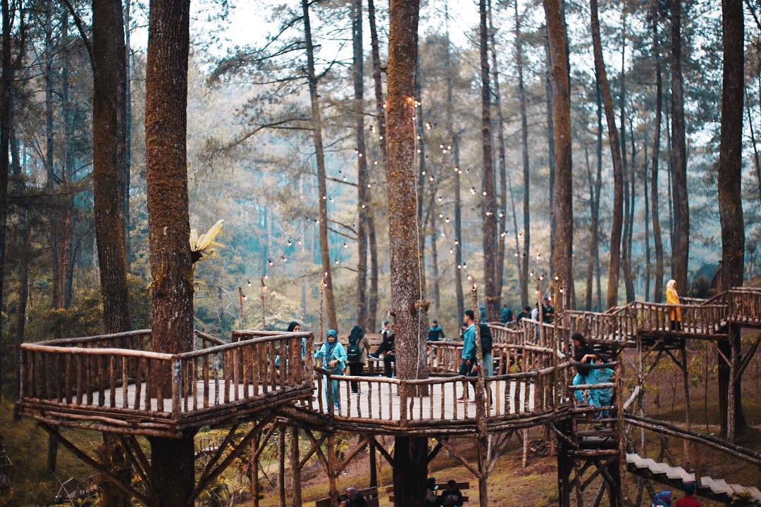 10 Daftar Pilihan Tempat Romantis di Daerah Lembang Yang Cocok Untuk Honeymoon Bareng Pasangan 1 10 Daftar Pilihan Tempat Romantis di Daerah Lembang Yang Cocok Untuk Honeymoon Bareng Pasangan 1