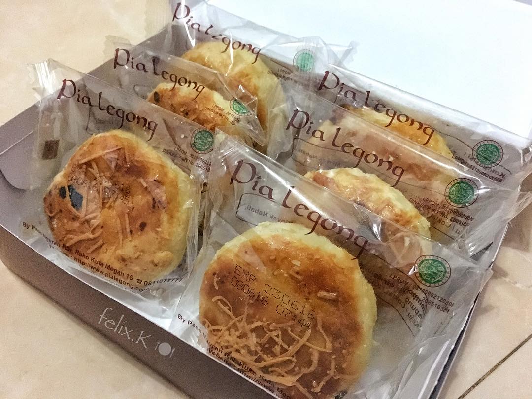 10 Rekomendasi Jajanan dan Kue Khas Daerah Bali Yang Unik dan Menggoda Ini Wajib Dicoba 2 10 Rekomendasi Jajanan dan Kue Khas Daerah Bali Yang Unik dan Menggoda Ini Wajib Dicoba 2