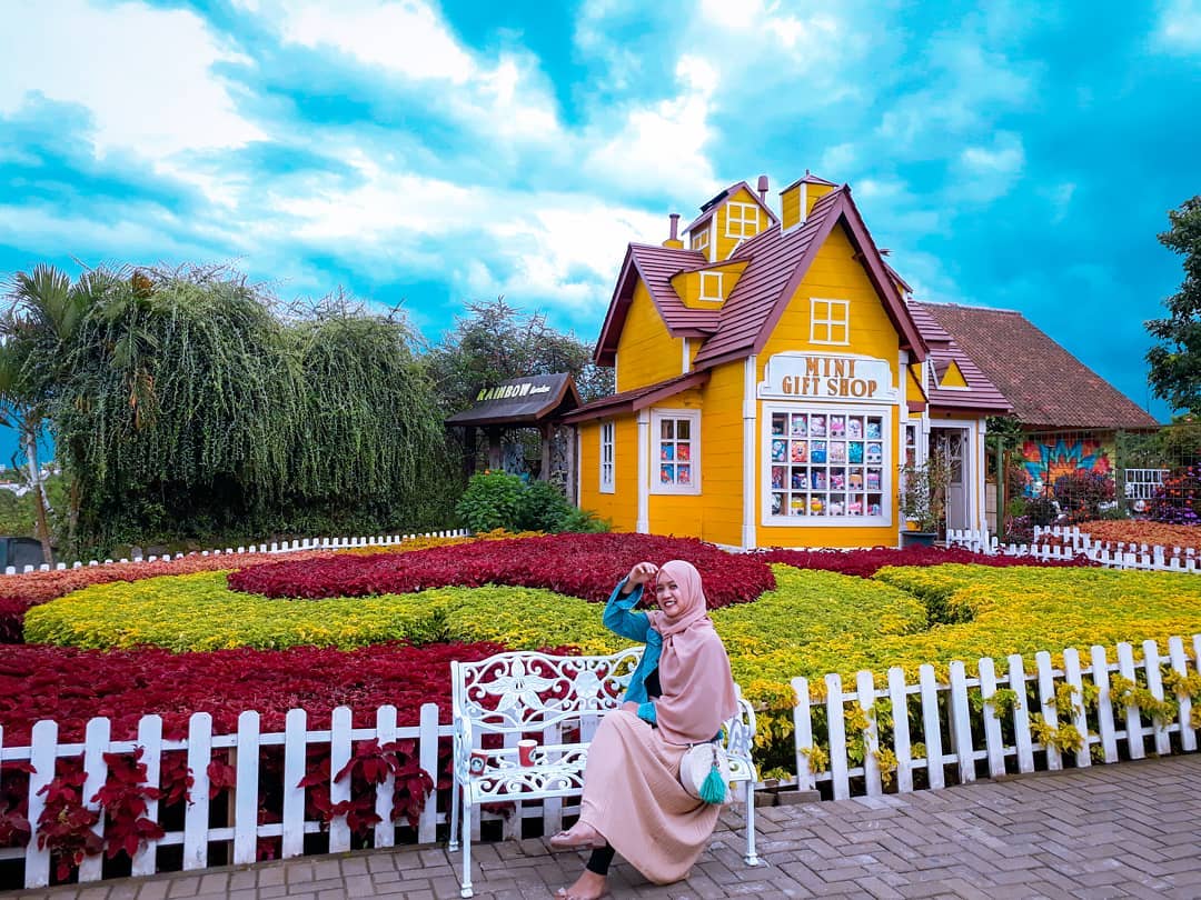 10 Daftar Pilihan Tempat Romantis di Daerah Lembang Yang Cocok Untuk Honeymoon Bareng Pasangan 5 10 Daftar Pilihan Tempat Romantis di Daerah Lembang Yang Cocok Untuk Honeymoon Bareng Pasangan 5