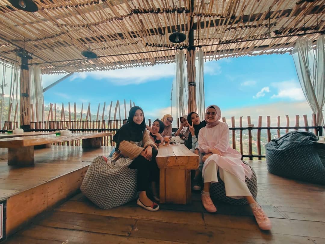 10 Daftar Pilihan Tempat Romantis di Daerah Lembang Yang Cocok Untuk Honeymoon Bareng Pasangan 6 10 Daftar Pilihan Tempat Romantis di Daerah Lembang Yang Cocok Untuk Honeymoon Bareng Pasangan 6