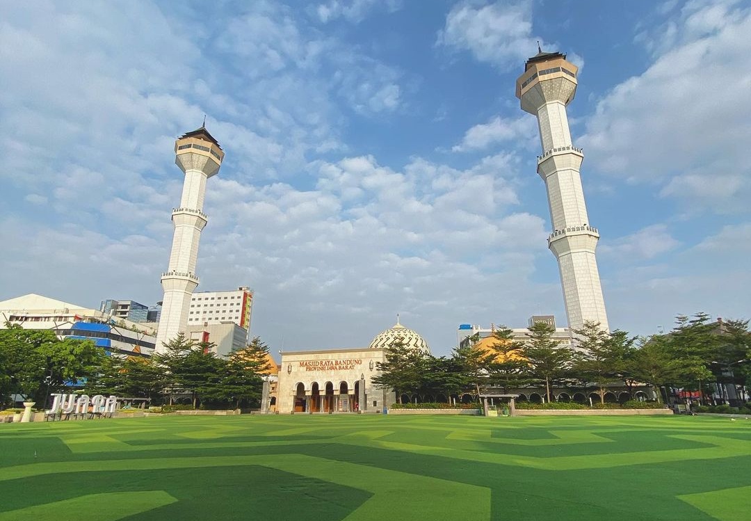 Potret Pilihan Kota Bandung Dengan Semua Pesonanya Dari Pagi Hari Hingga Malam Hari 8