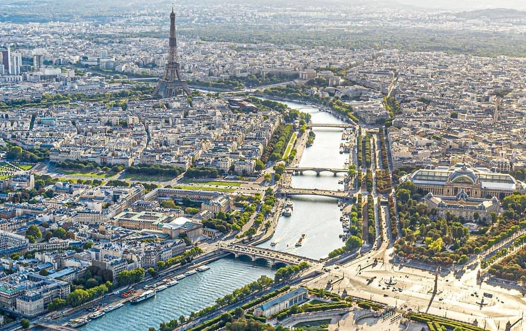 Potret Pemandangan Paris Saat Siang Maupun Malam Hari, Kota Terindah dan Romantis di Dunia 2 Potret Pemandangan Paris Saat Siang Maupun Malam Hari, Kota Terindah dan Romantis di Dunia 2