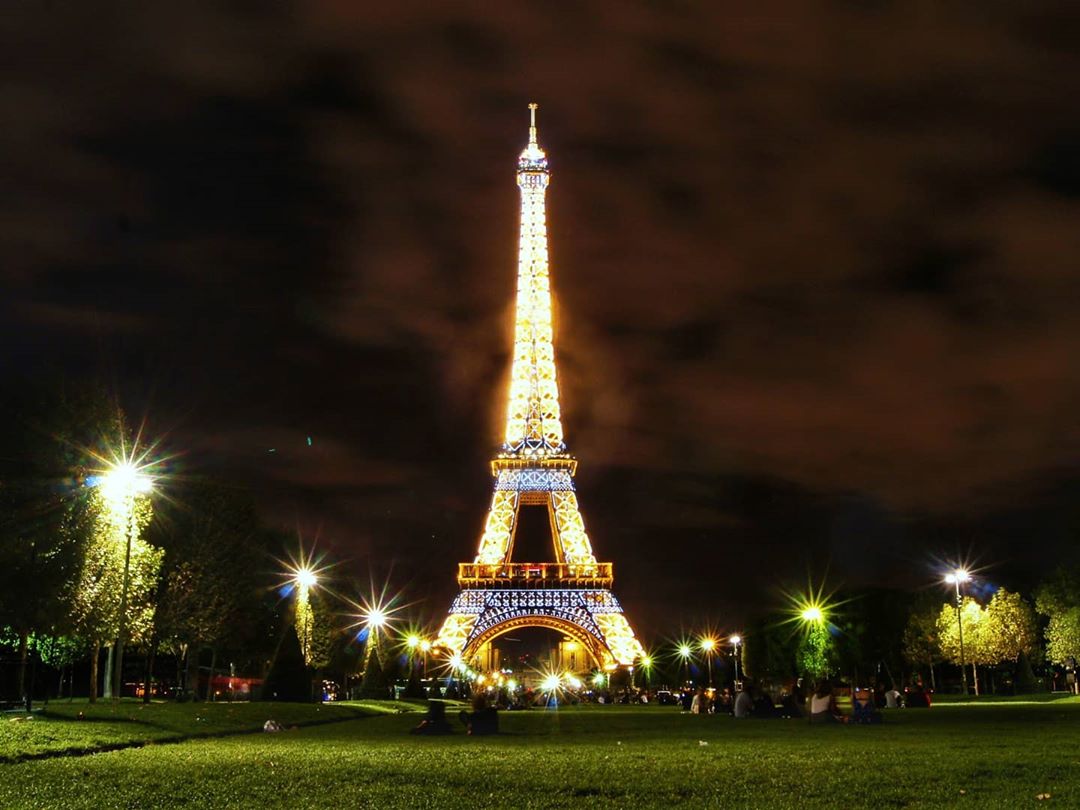 Potret Pemandangan Paris Saat Siang Maupun Malam Hari, Kota Terindah dan Romantis di Dunia 6 Potret Pemandangan Paris Saat Siang Maupun Malam Hari, Kota Terindah dan Romantis di Dunia 6