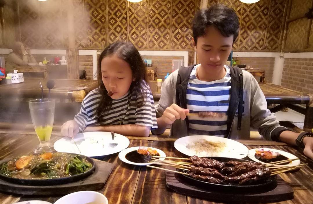 10 Rekomendasi Warung Sate Kambing Enak di Bandung, Ada Langganan Presiden Jokowi Loh! 10