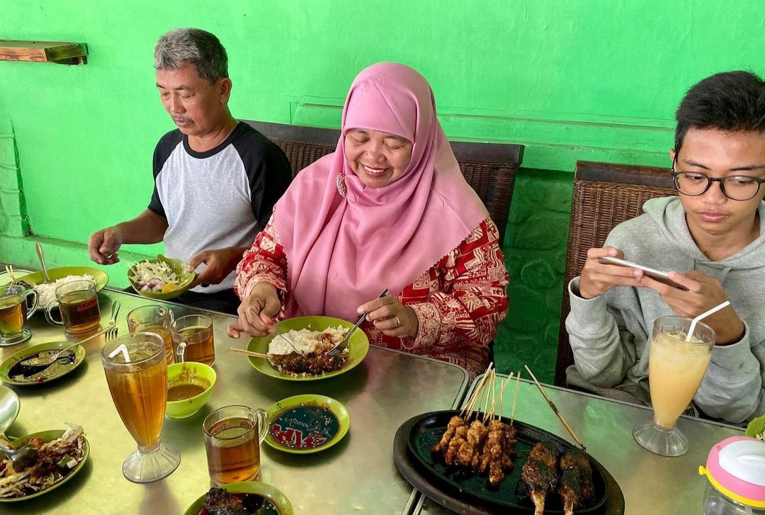 10 Rekomendasi Warung Sate Kambing Enak di Bandung, Ada Langganan Presiden Jokowi Loh! 9
