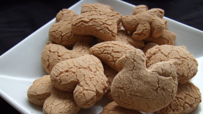 10 Daftar Pilihan Jajanan dan Kue Khas Daerah Pekanbaru, Ada Yang Bisa Jadi Oleh-Oleh Lho! 5 10 Daftar Pilihan Jajanan dan Kue Khas Daerah Pekanbaru, Ada Yang Bisa Jadi Oleh-Oleh Lho! 5