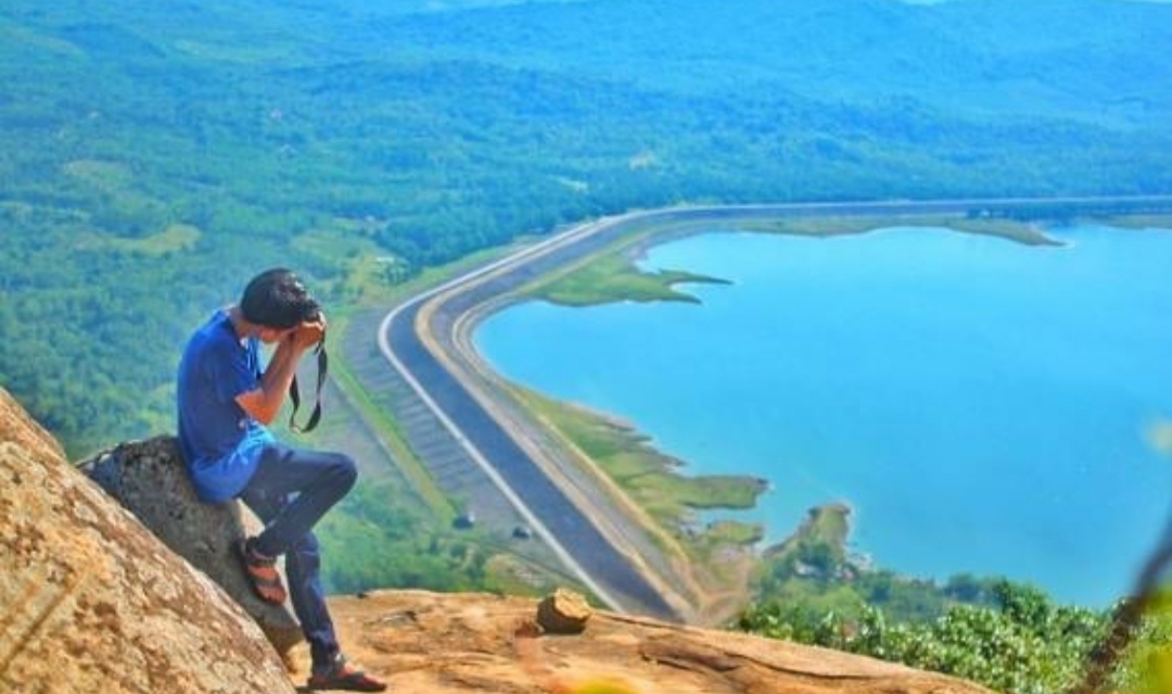 Kamu Suka Hiking? Coba Taklukin 10 Daftar Pilihan Gunung di Daerah Purwakarta Ini! 1