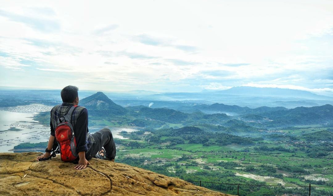 Kamu Suka Hiking? Coba Taklukin 10 Daftar Pilihan Gunung di Daerah Purwakarta Ini! 2