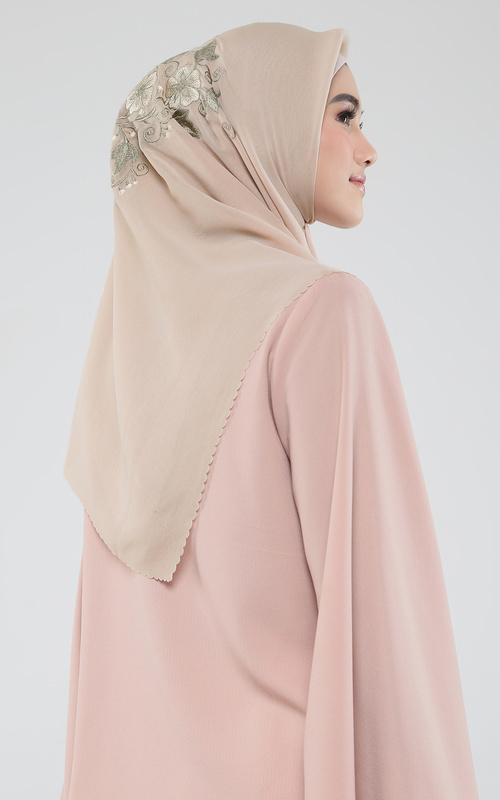 10 Inspirasi Outfit Hijab Untuk Gamis Pink 9 10 Inspirasi Outfit Hijab Untuk Gamis Pink 9