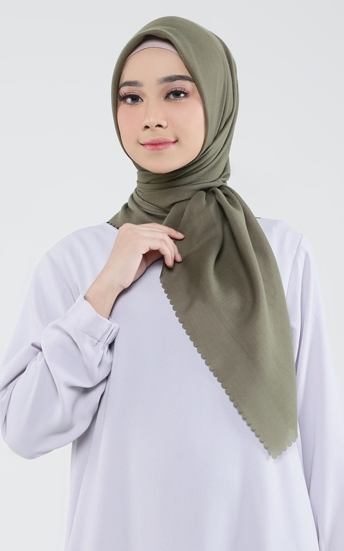10 Warna Jilbab Yang Cocok Dengan Baju Abu-Abu, Buat Yang Tidak Suka Tampil Secara Mencolok 9