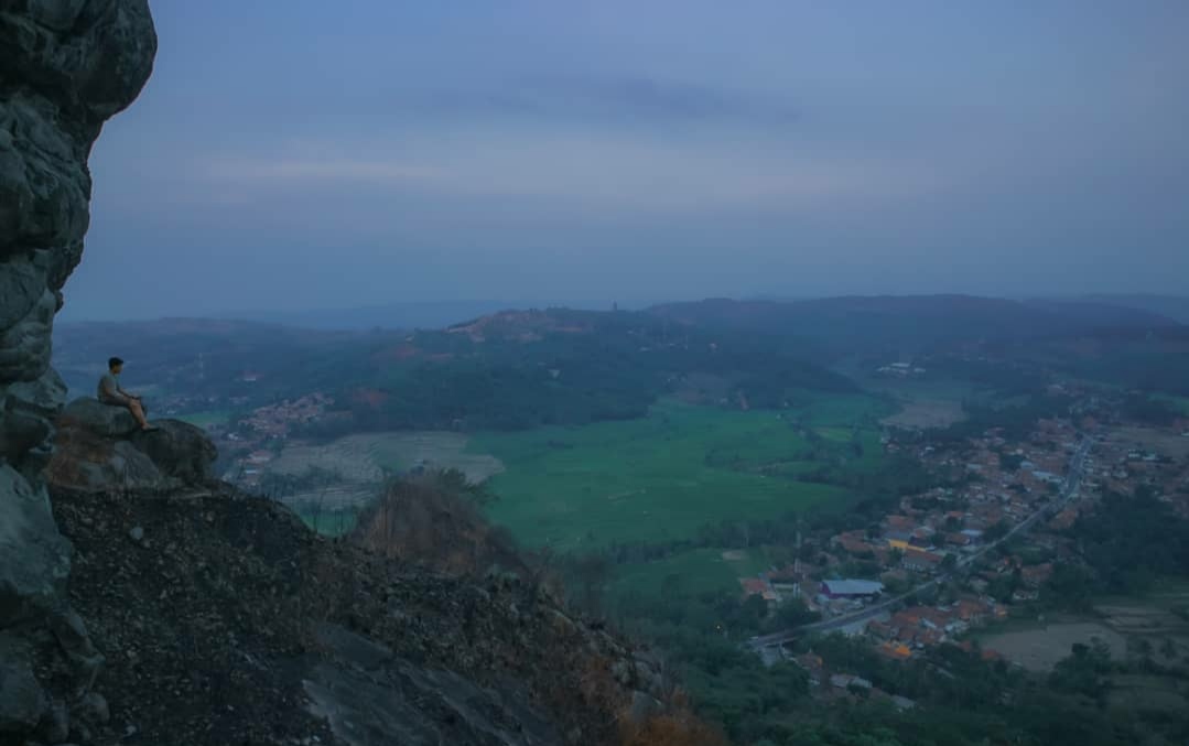 Kamu Suka Hiking? Coba Taklukin 10 Daftar Pilihan Gunung di Daerah Purwakarta Ini! 8