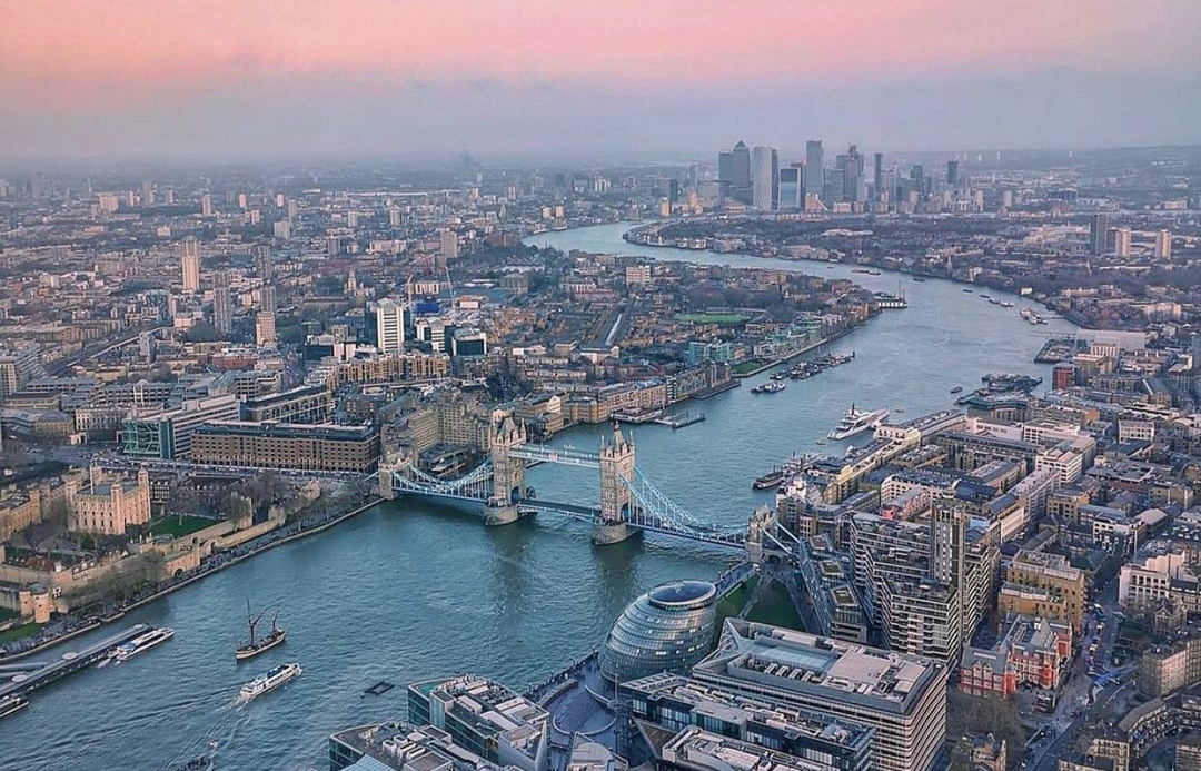 Potret Indahnya London Saat Siang Hingga Malam Hari, Kota Metropolitan Terbesar di Dunia 6 Potret Indahnya London Saat Siang Hingga Malam Hari, Kota Metropolitan Terbesar di Dunia 6