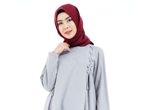 10 Warna Jilbab Yang Cocok Dengan Baju Abu-Abu, Buat Yang Tidak Suka Tampil Secara Mencolok 7