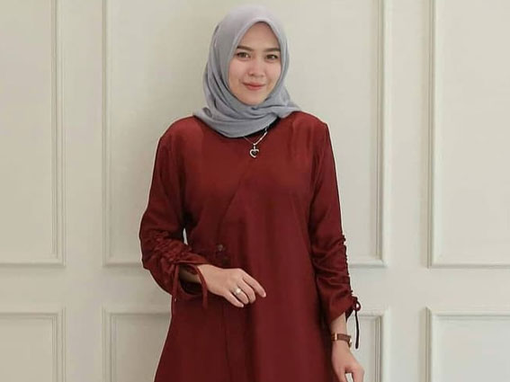 10 Pilihan Warna Jilbab Untuk Baju Merah Marun 3 10 Pilihan Warna Jilbab Untuk Baju Merah Marun 3