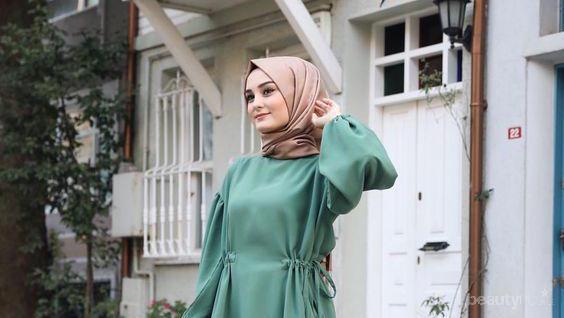 10 Inspirasi Outfit Hijab Untuk Memadukan Baju Warna Hijau 4