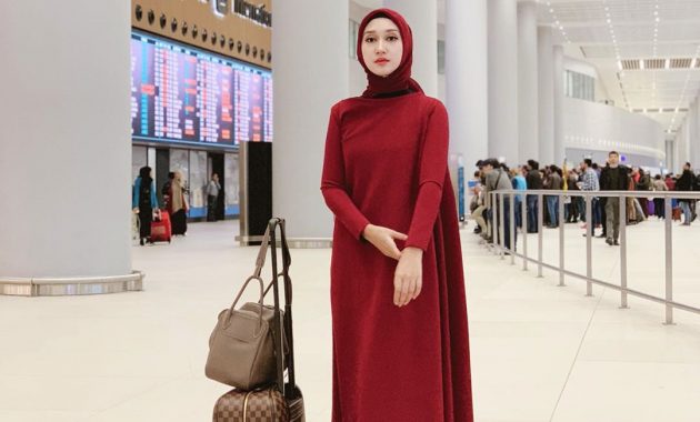 10 Gambar Baju Merah Marun Cocoknya Jilbab Warna Apa | JejakPiknik.Com