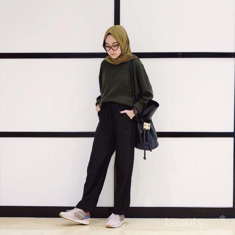 Apa Warna Jilbab Yang Cocok Untuk Baju Hitam dan Putih? Simak ini 10