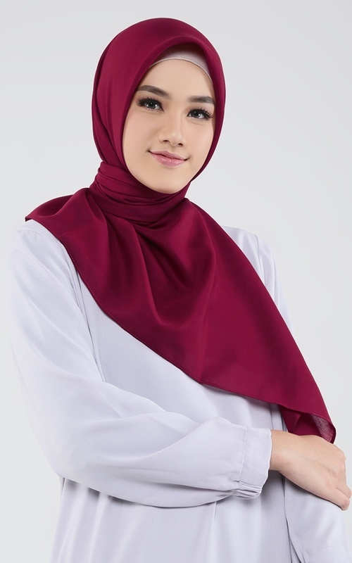 Apa Warna Jilbab Yang Cocok Untuk Baju Hitam dan Putih? Simak ini 1