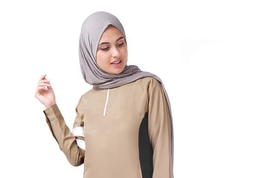 10 Inspirasi Outifit Hijab Dengan Gamis Cokelat Susu 2