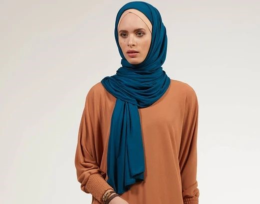 10 Inspirasi Outifit Hijab Dengan Gamis Cokelat Susu 9