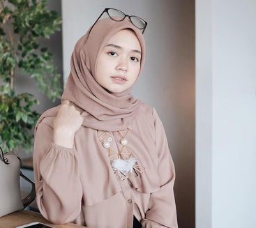 10 Inspirasi Outfit Hijab Untuk Memadukan Baju Mocca 3