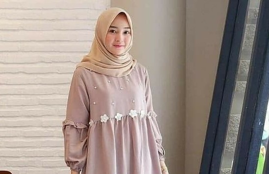 Ingin Tau Cara Memadukan Baju Cokelat Susu Dengan Jilbab? Simak Ini 5