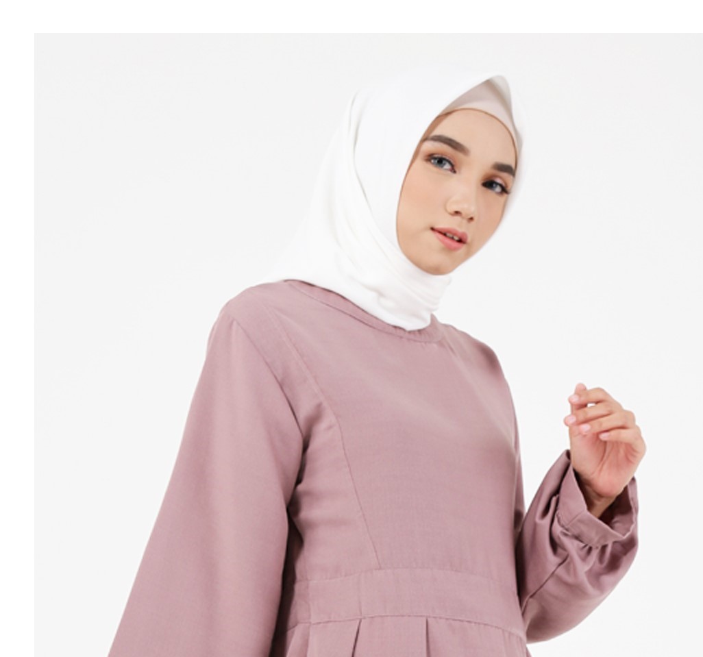 10 Inspirasi Perpaduan Warna Kerudung dan Baju Dusty Pink 7