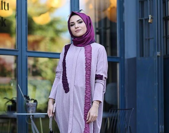 10 Inspirasi Perpaduan Cantik Baju Ungu Muda Dengan Jilbab 3