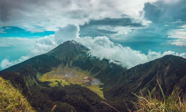 Mengapa wilayah filipina banyak dijumpai gunung berapi