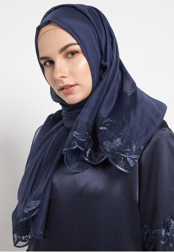 10 Warna Jilbab Yang Cocok Dipadukan Dengan Baju Biru Tua 9