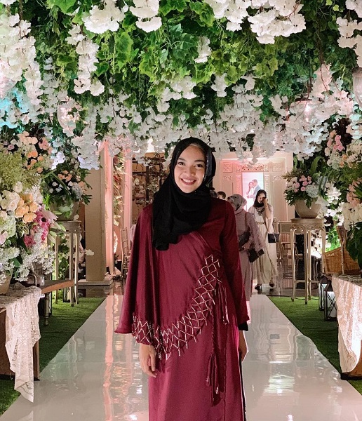 10 Pilihan Warna Jilbab Untuk Baju Merah Marun 1 10 Pilihan Warna Jilbab Untuk Baju Merah Marun 1