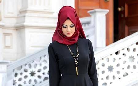 10 Warna Jilbab Yang Cocok Dengan Baju Favorit Sejuta Umat, Hitam! 2