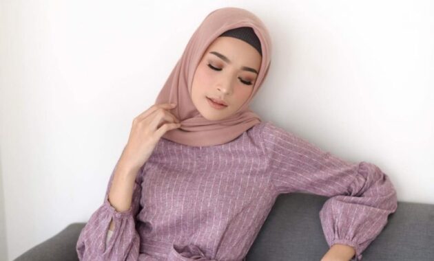10 Gambar Baju Ungu Muda Cocok Dengan Jilbab Warna Apa